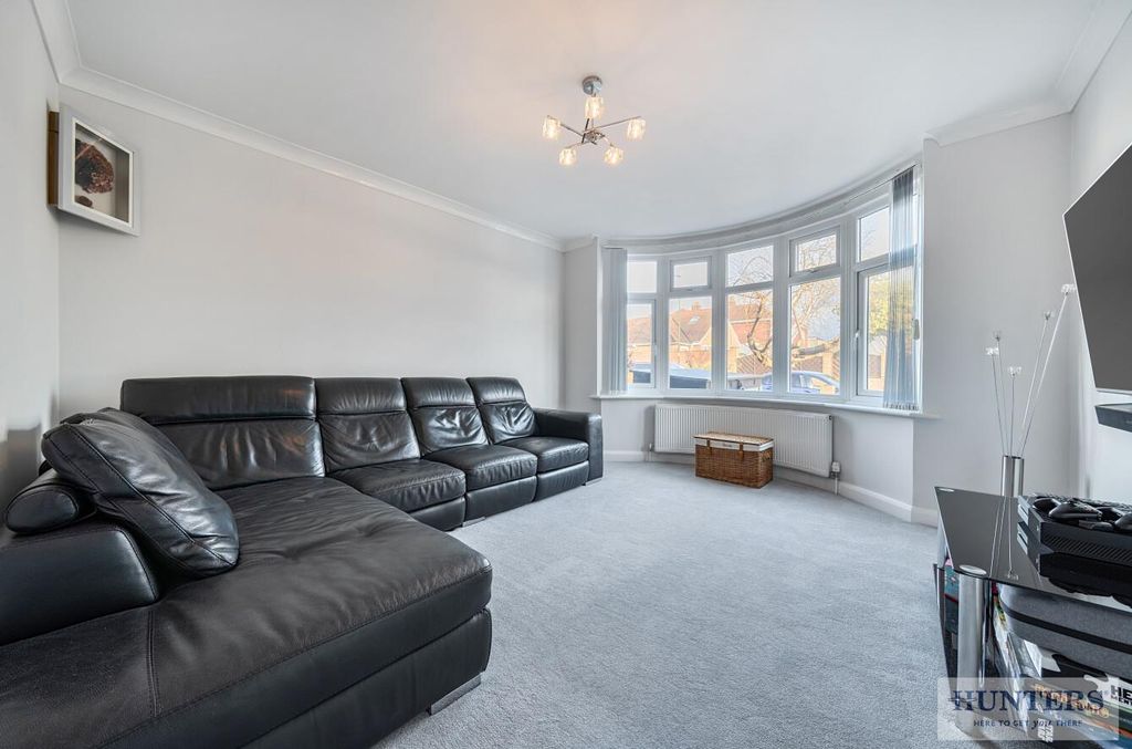 Property photo 2 of 21 Lounge