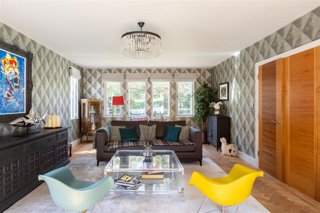 Property photo 3 of 33