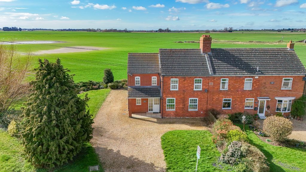 Property photo 2 of 22 4933003