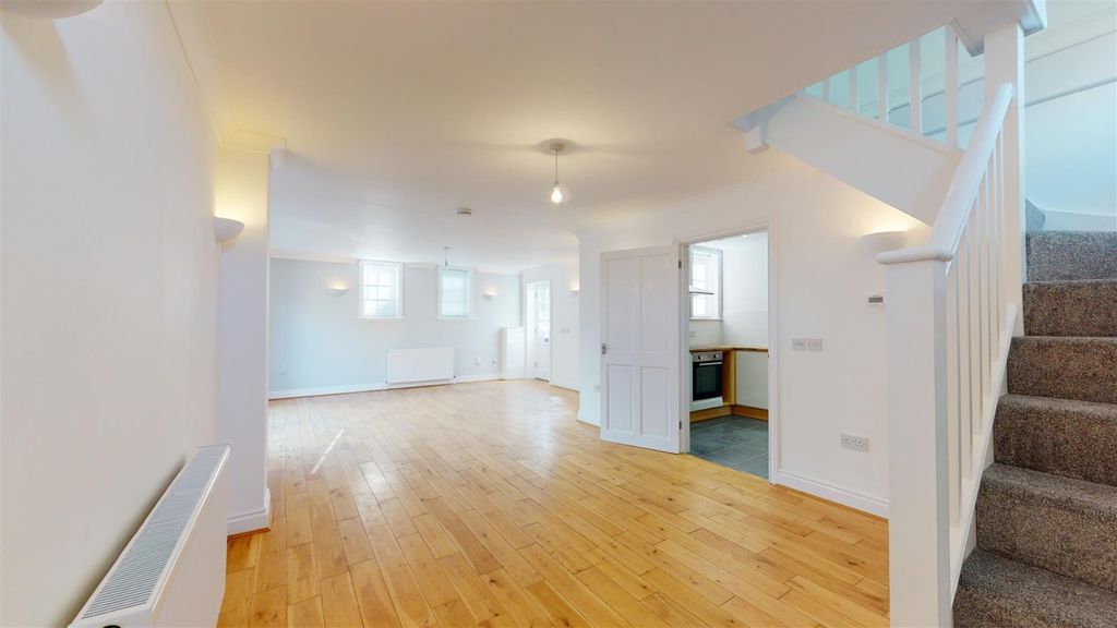 Property photo 2 of 22 Picture No. 02