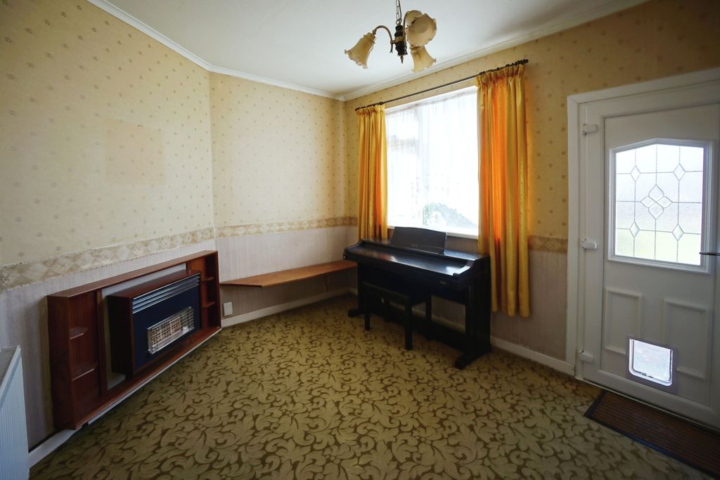 Property photo 3 of 13 Sitting Room