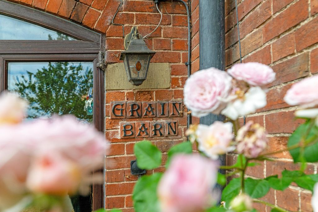 Property photo 3 of 31