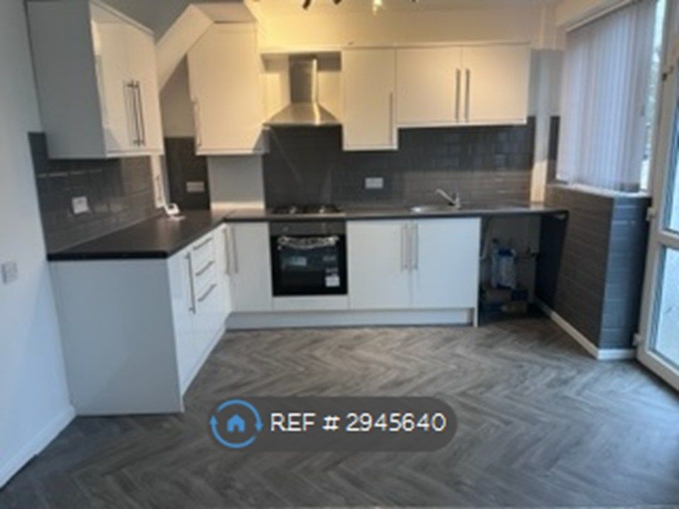 Property photo 1 of 12 Kitchen