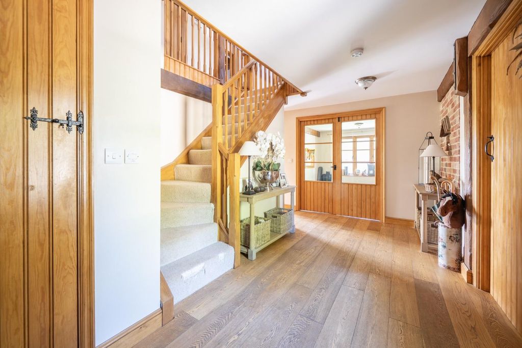Property photo 3 of 39 Entrance Hall