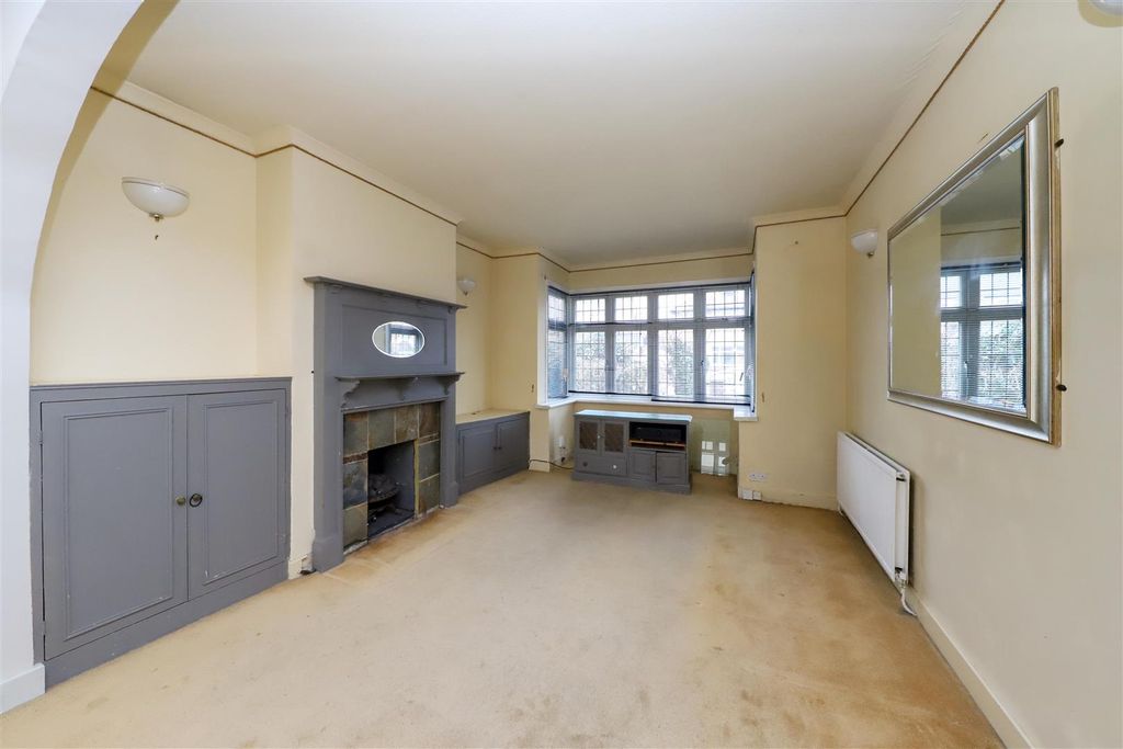 Property photo 2 of 11 Living Room