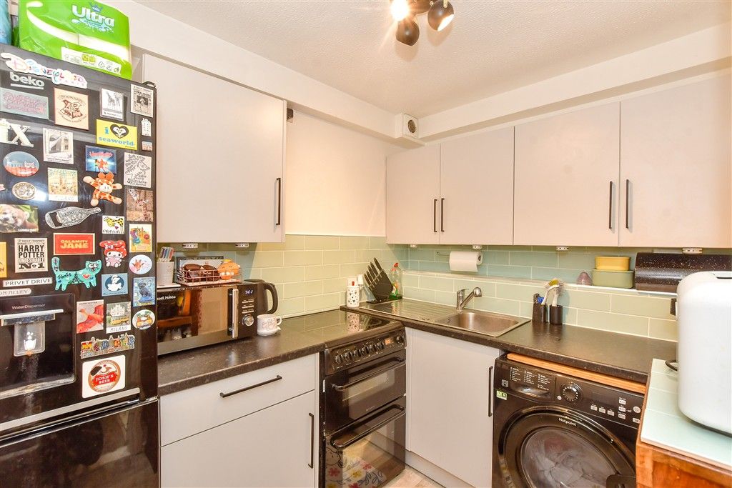 Property photo 2 of 7 Kitchen