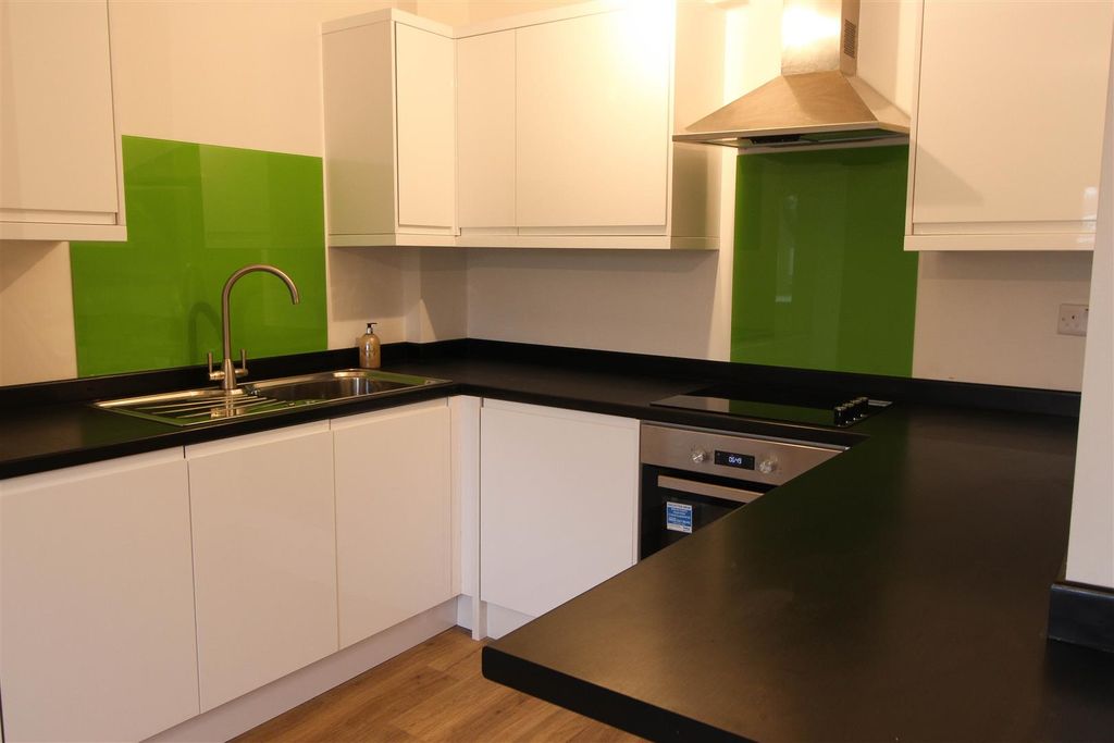 Property photo 3 of 6 Sussex Road 29A Kitchen 2.Jpg