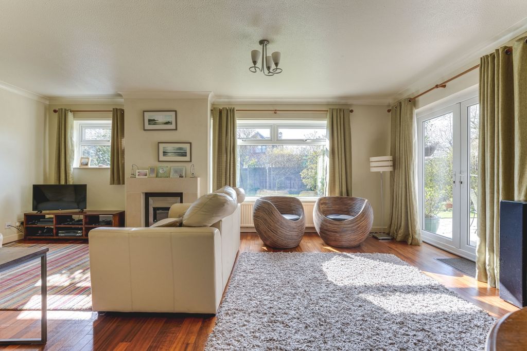 Property photo 2 of 22 Lounge