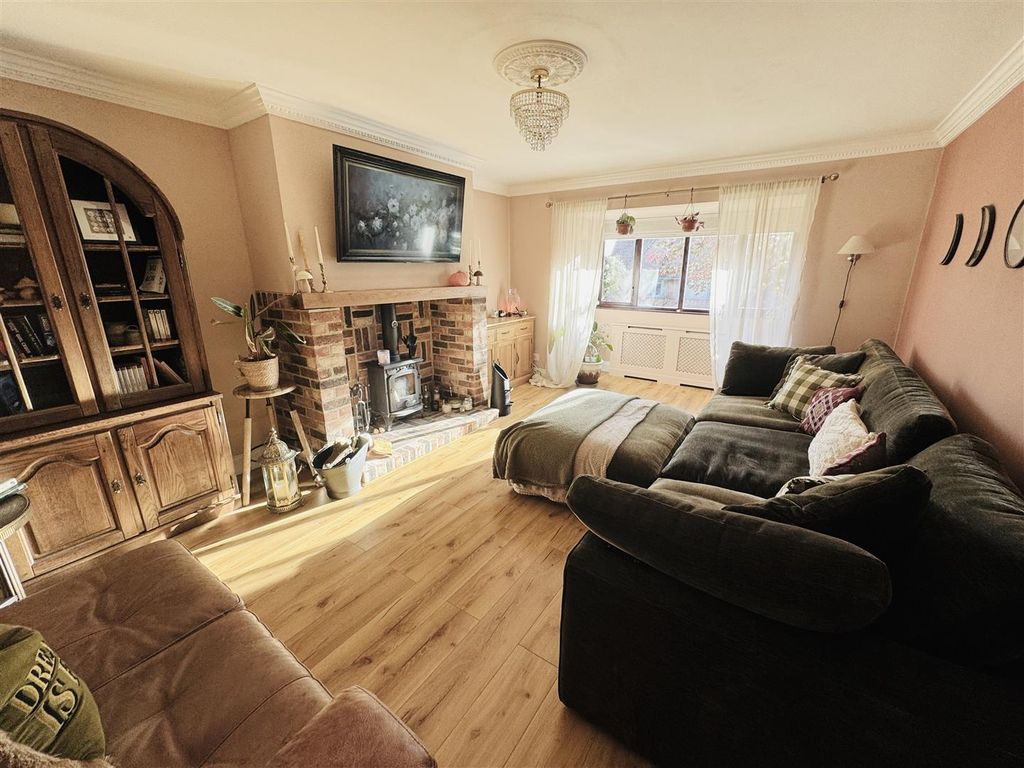 Property photo 2 of 23 Lounge