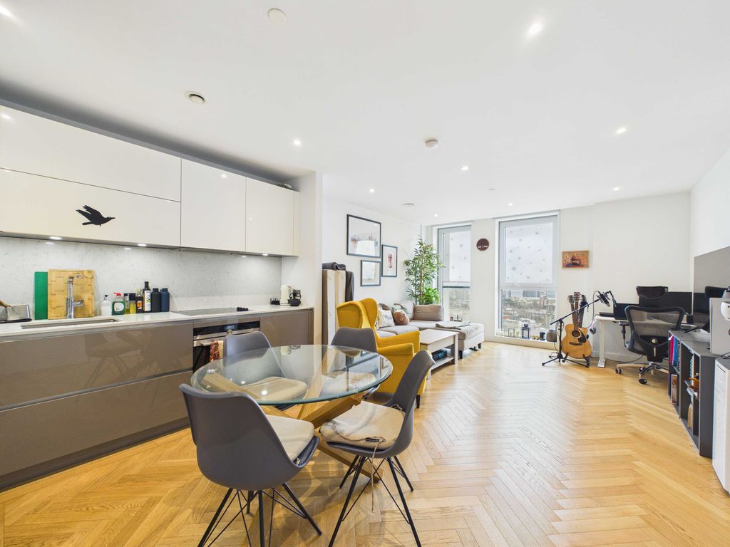 Property photo 1 of 11 Cam03741G0-Pr0152-Still003