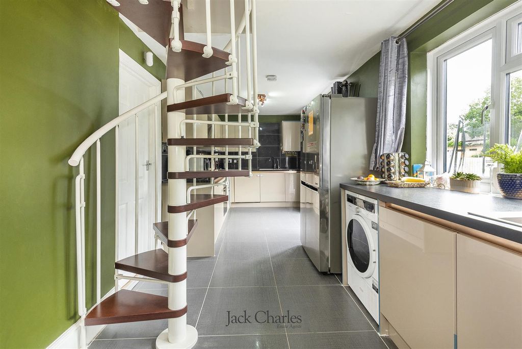 Property photo 3 of 7 37Thor~1.Jpg