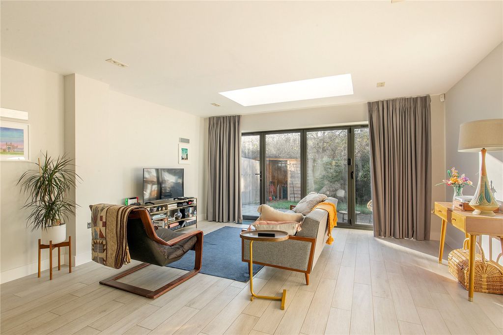 Property photo 3 of 14 Sitting Room
