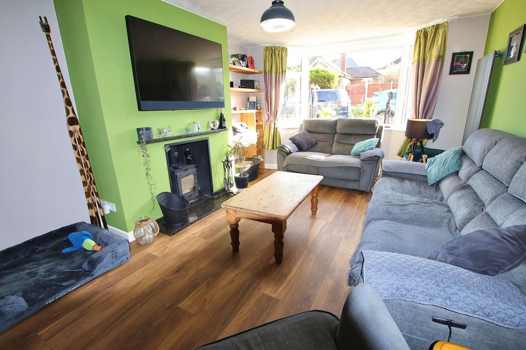 Property photo 2 of 25