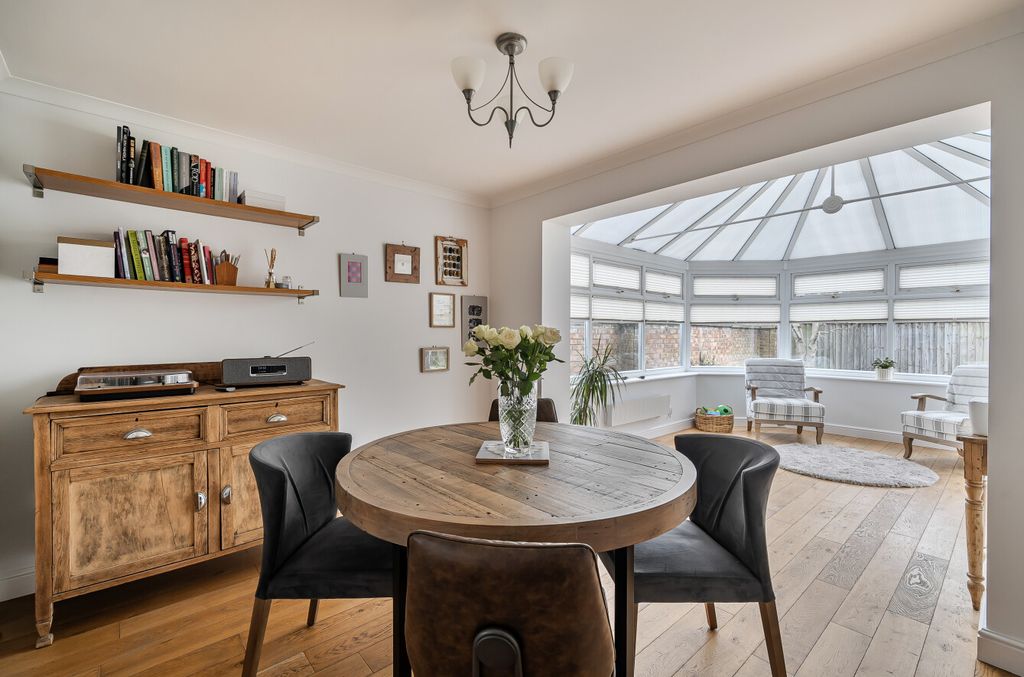 Property photo 2 of 13 1429717469B2F767909E7