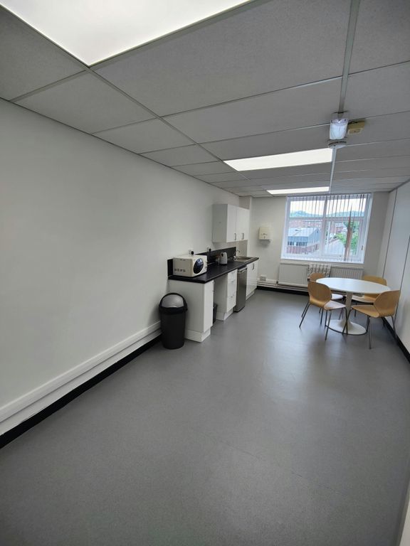 Property photo 3 of 13 Kitchenette