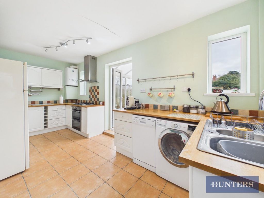 Property photo 3 of 16 Kitchen