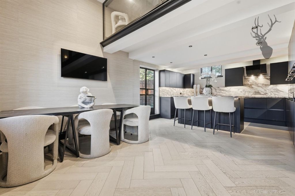 Property photo 3 of 28