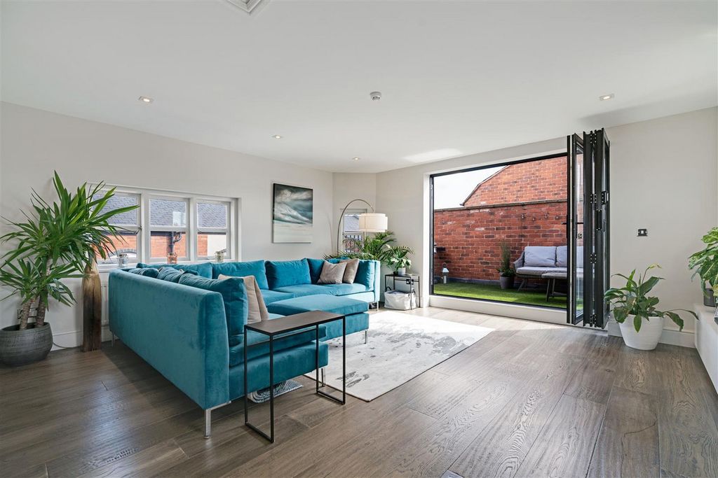 Property photo 2 of 38