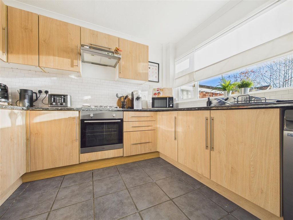 Property photo 3 of 11 Cam01407G0-Pr0039-Still009.Jpg