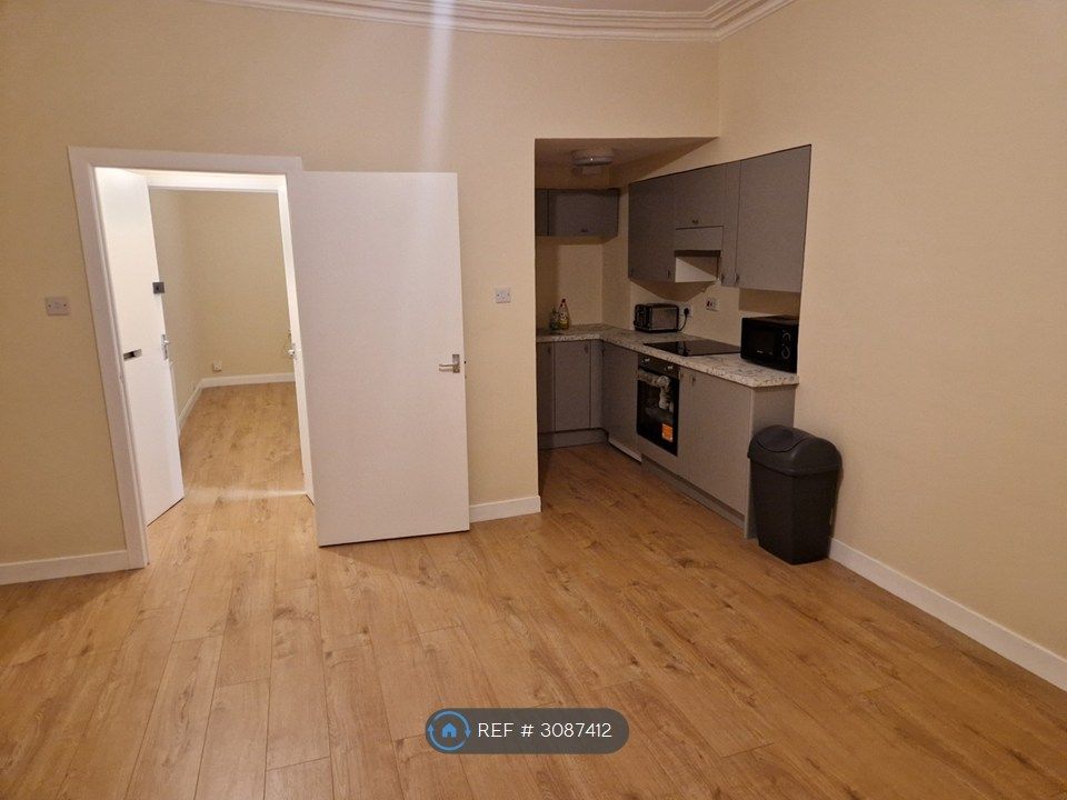 Property photo 3 of 8 Living Room & Kitchen