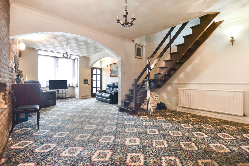 Property photo 3 of 11 Living Room