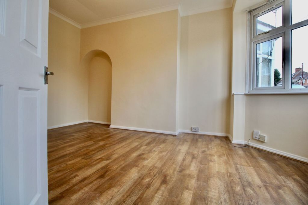 Property photo 2 of 11 Lounge