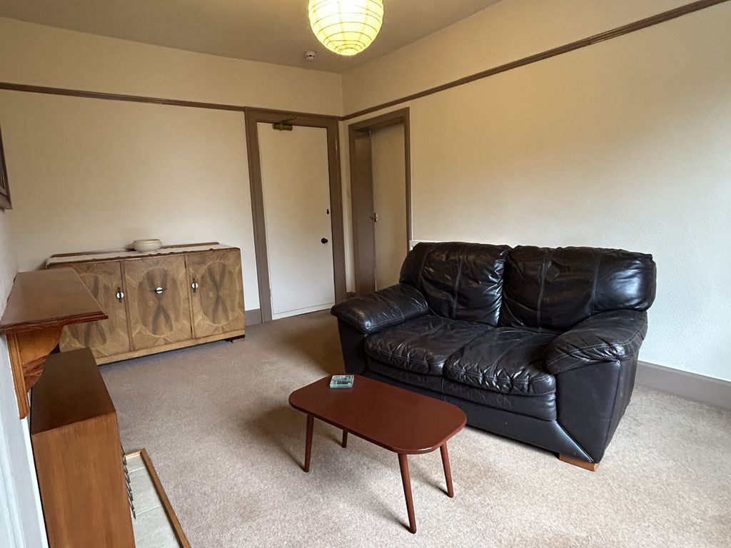 Property photo 3 of 11 Sitting Room