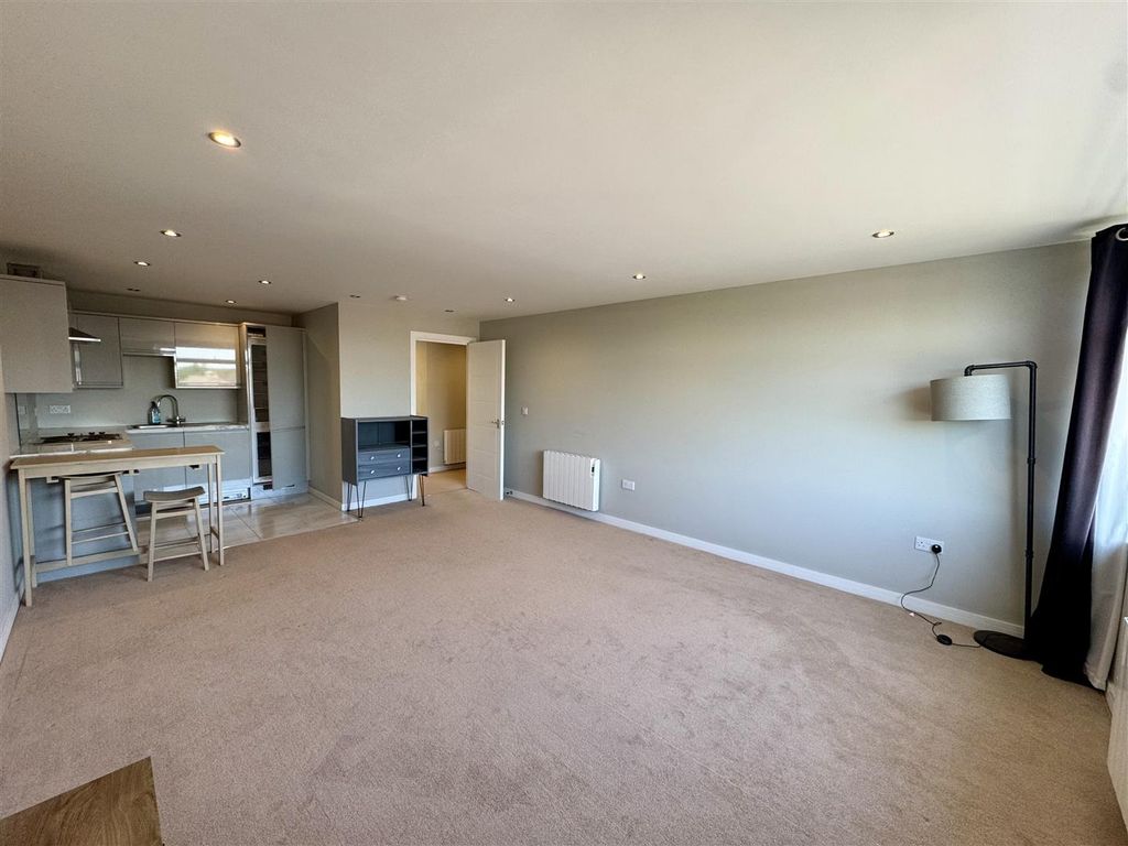 Property photo 1 of 20 Living / Dining Room