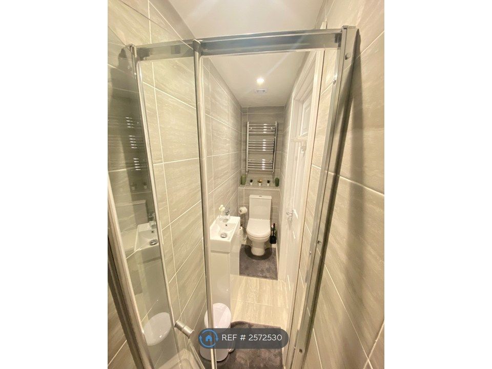 Property photo 2 of 15 Studio Wet Room