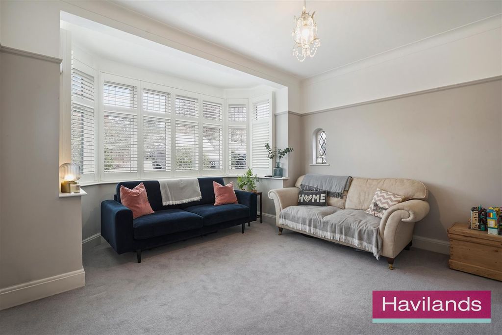 Property photo 2 of 22 The Spinney-11.Jpg