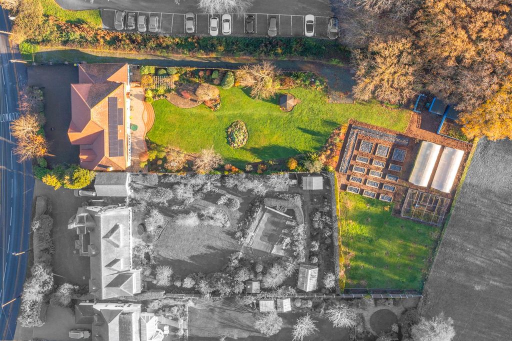 Property photo 2 of 39