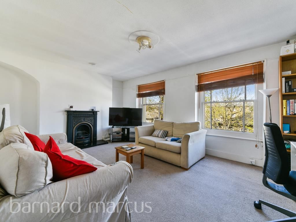 Property photo 1 of 7 Living Room