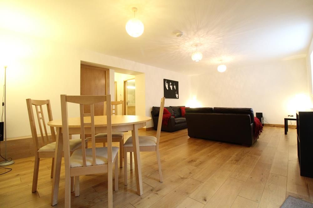 Property photo 3 of 8 Lounge/Dining