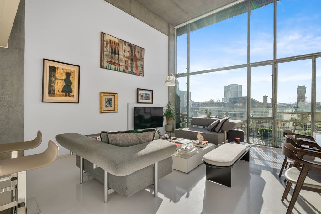 Property photo 3 of 18