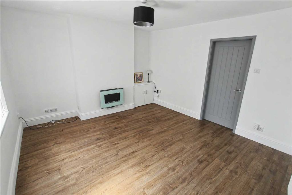 Property photo 2 of 17 Lounge