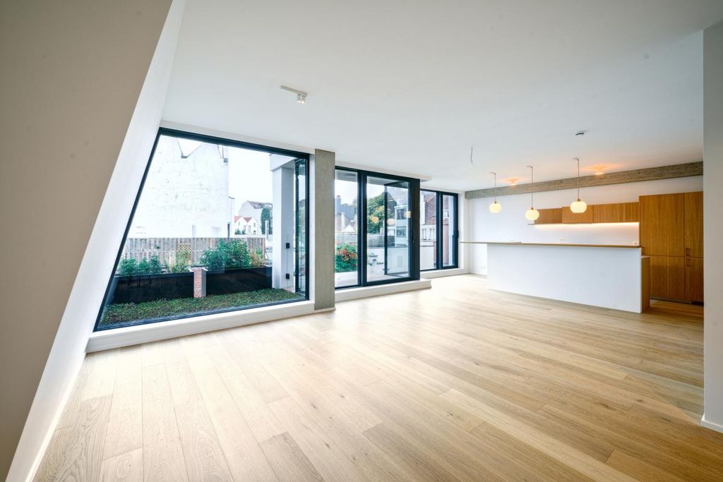 Property photo 3 of 28