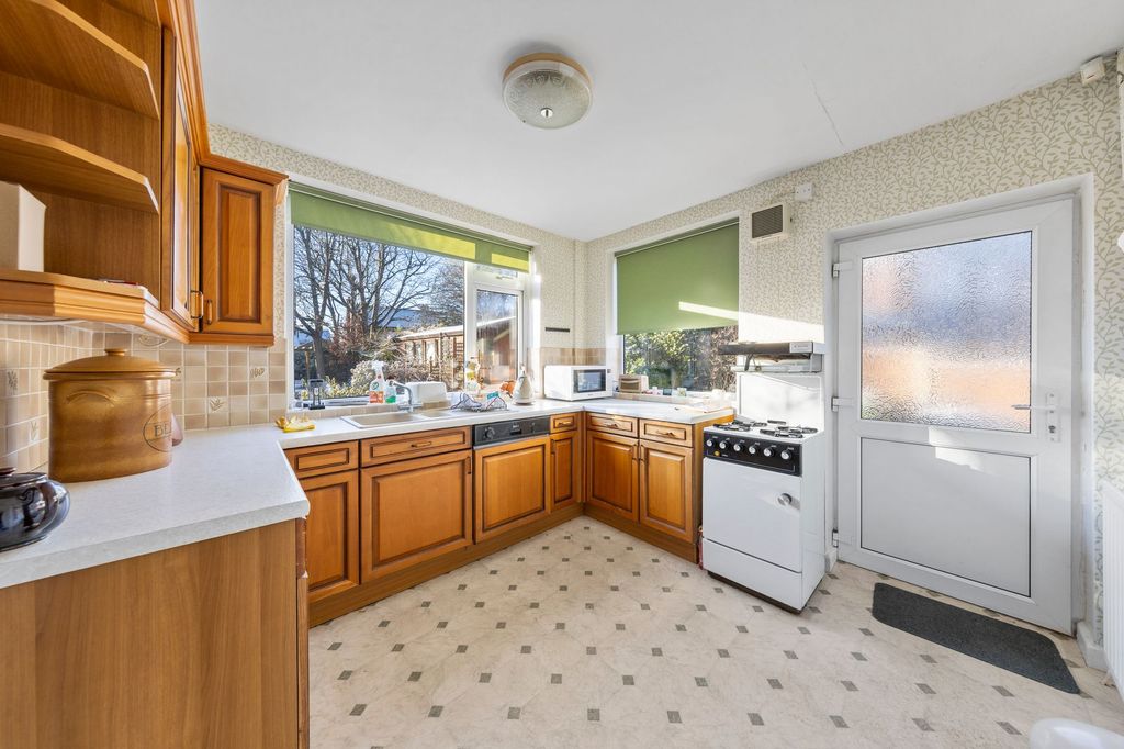 Property photo 2 of 27