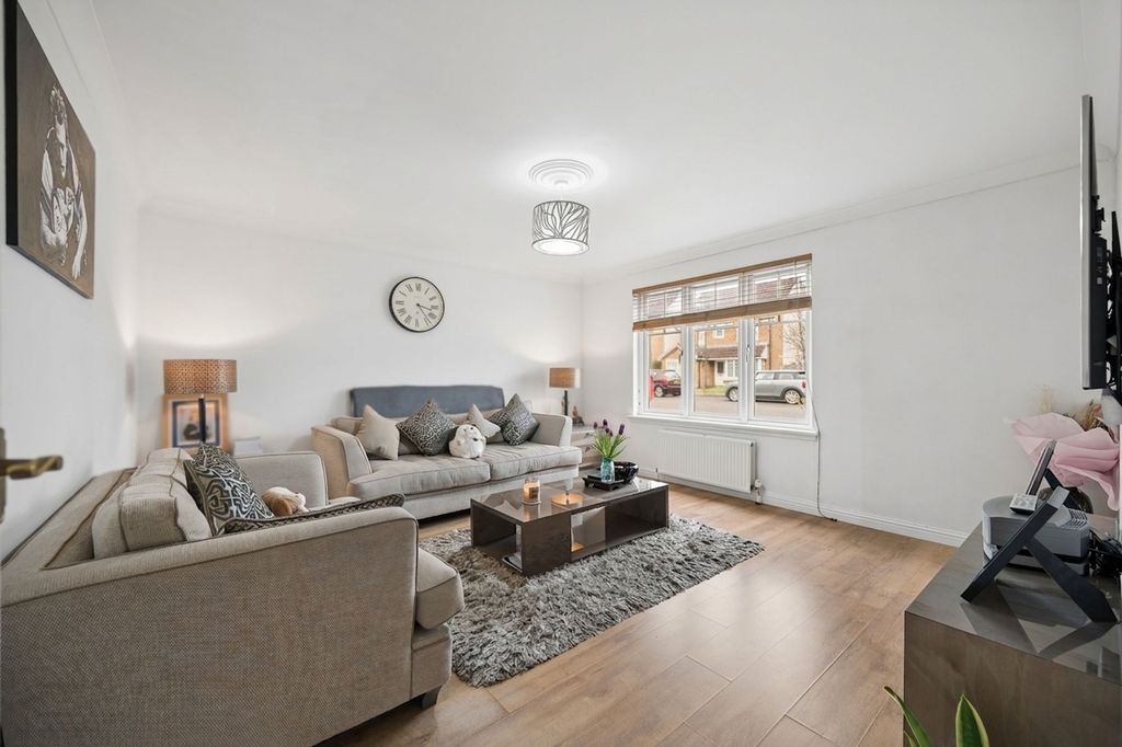 Property photo 3 of 36 Lounge