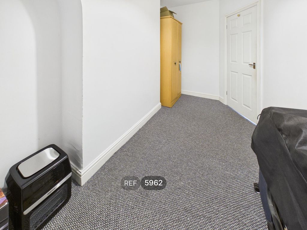 Property photo 3 of 5 Bedroom