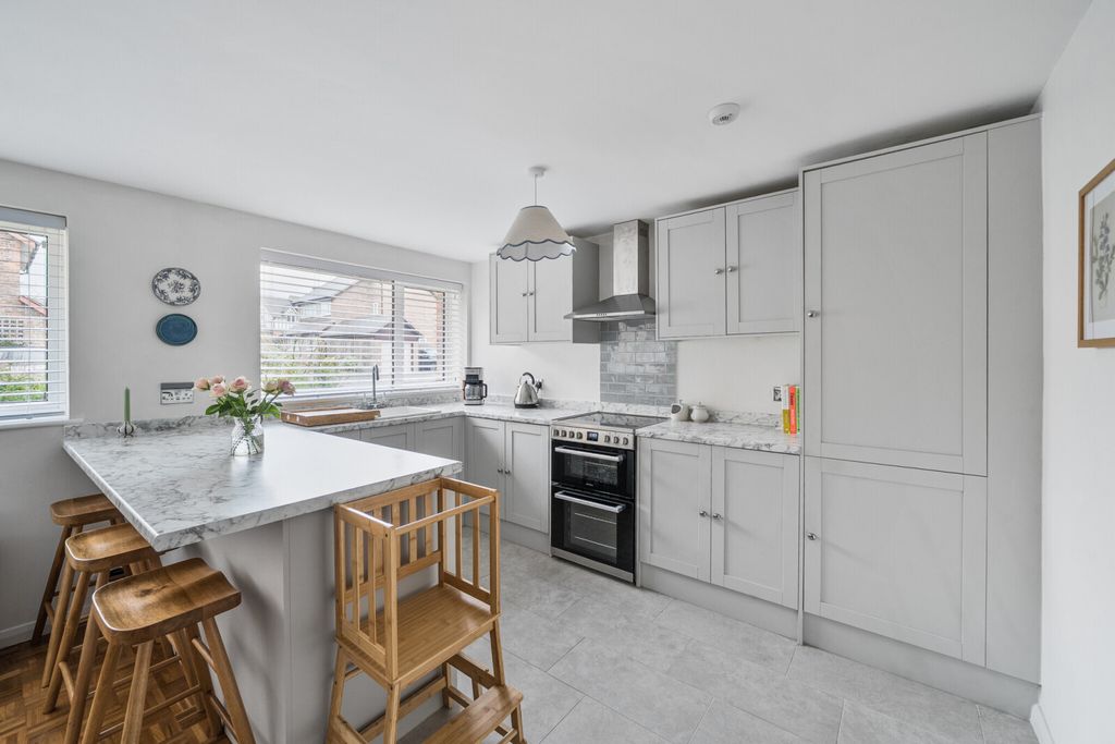 Property photo 2 of 23 Picture No. 12