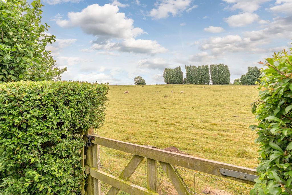 Property photo 3 of 38