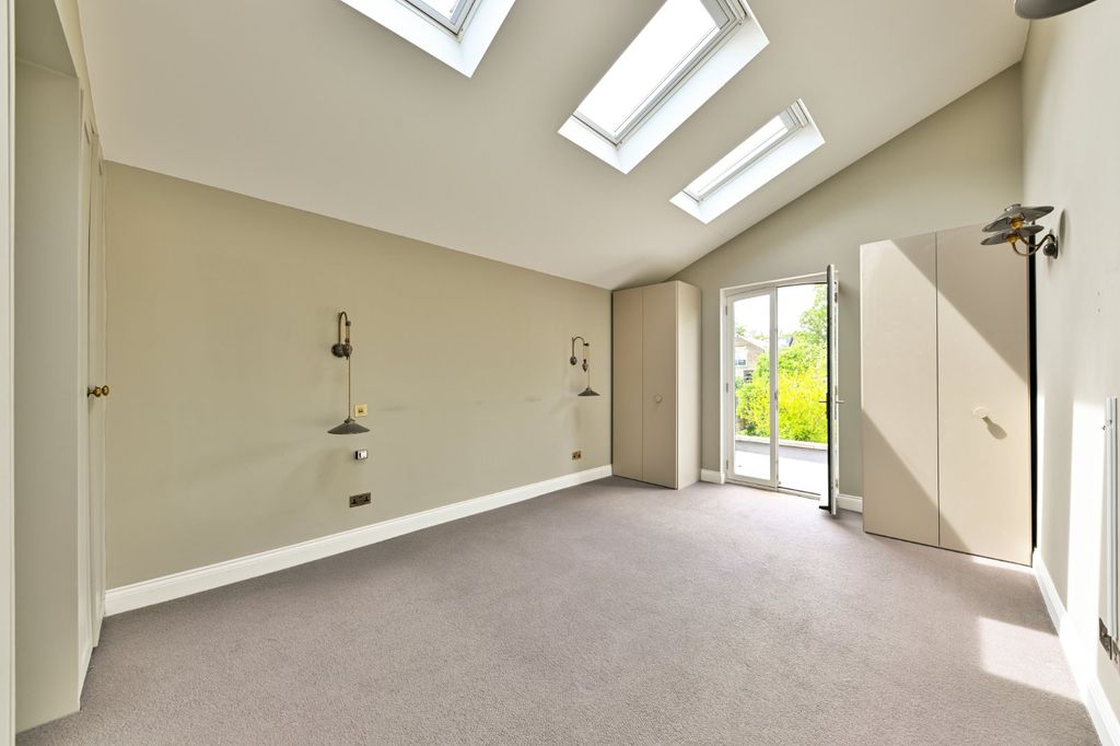Property photo 3 of 17 Picture No. 02