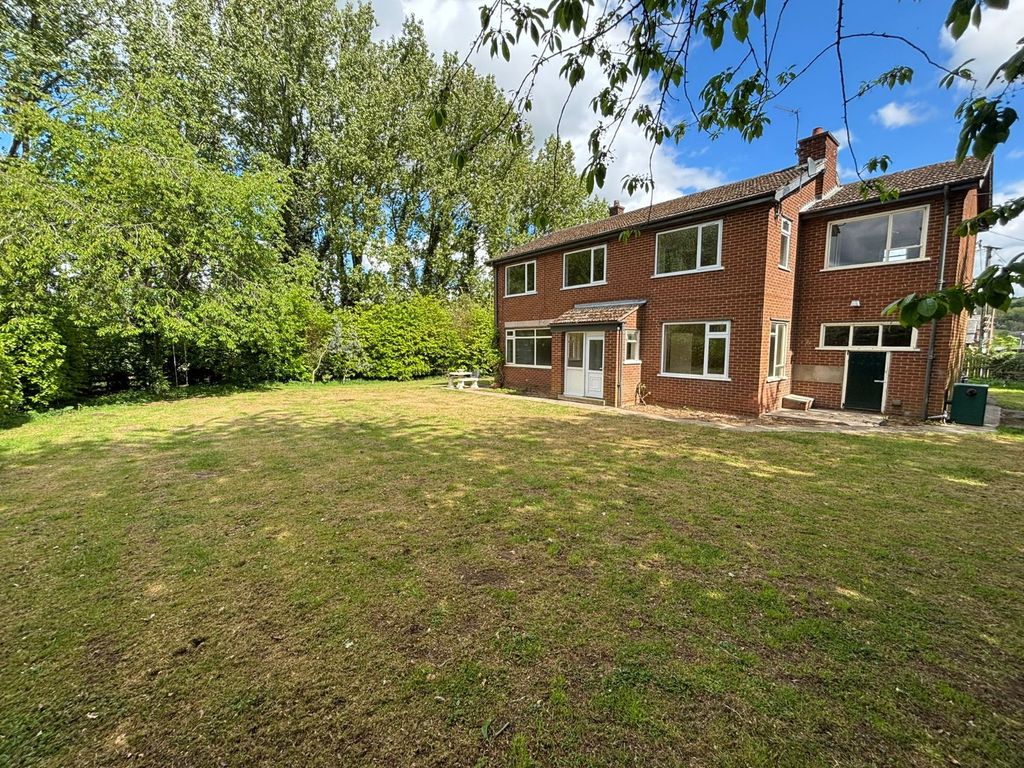 Property photo 1 of 17 External