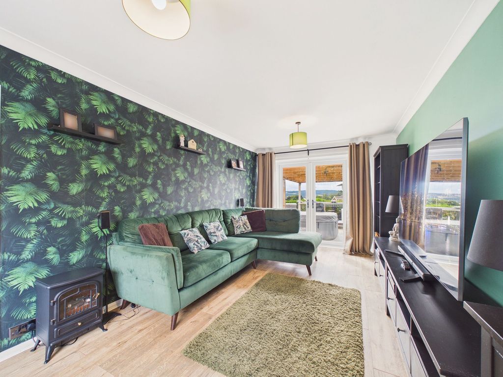 Property photo 2 of 13 Lounge