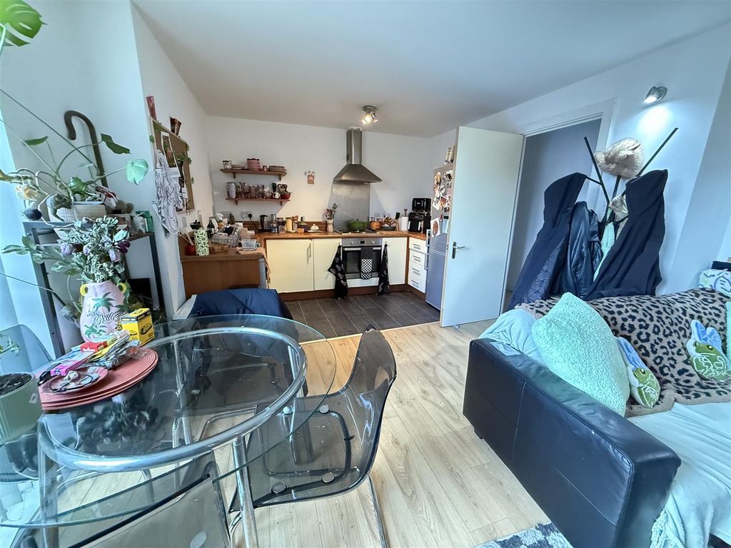 Property photo 2 of 22