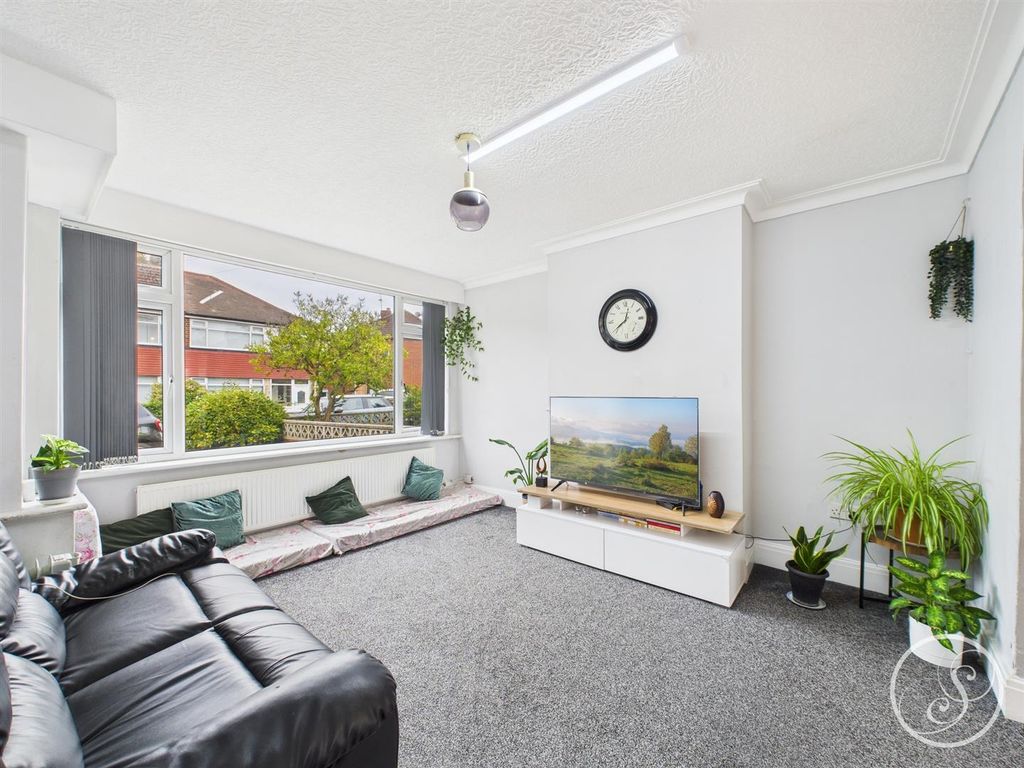 Property photo 3 of 8 Cam02071G0-Pr0717-Still009.Jpg