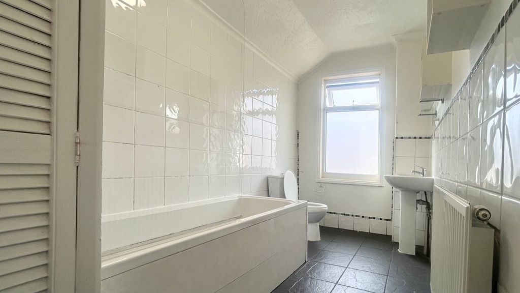 Property photo 2 of 7 Bathroom