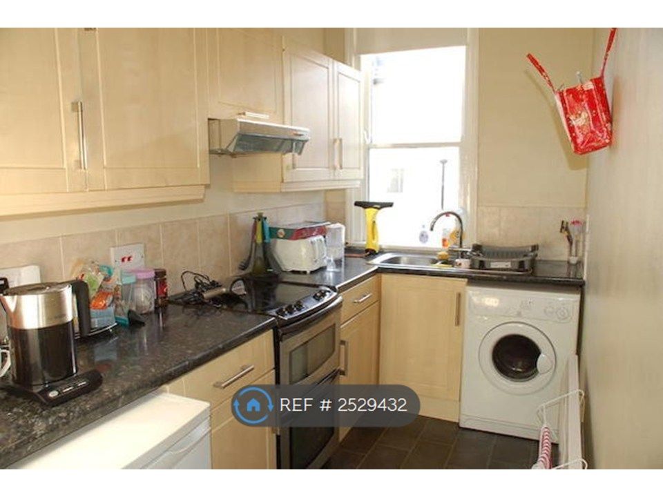 Property photo 3 of 5 Kitchen