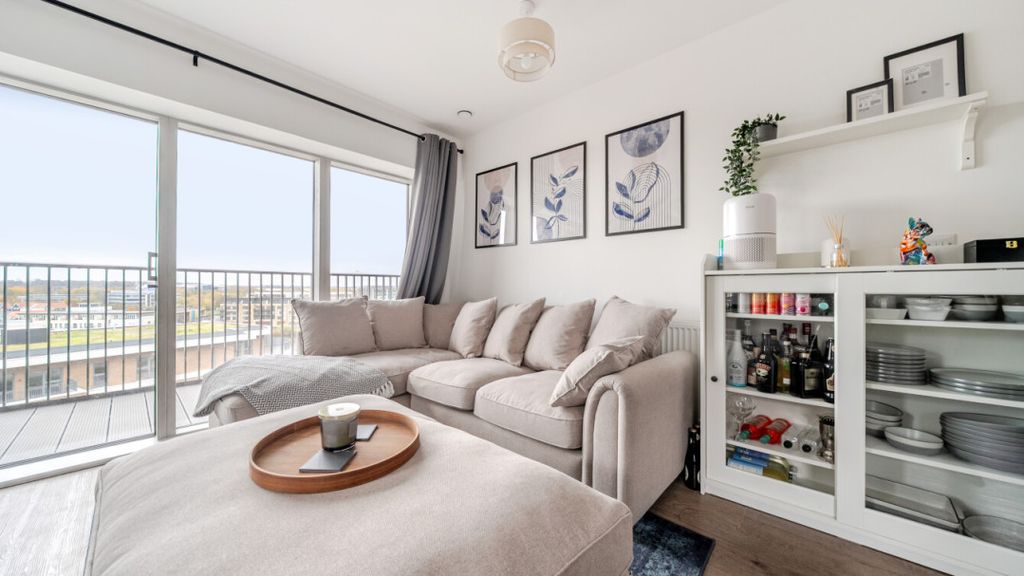 Property photo 2 of 20