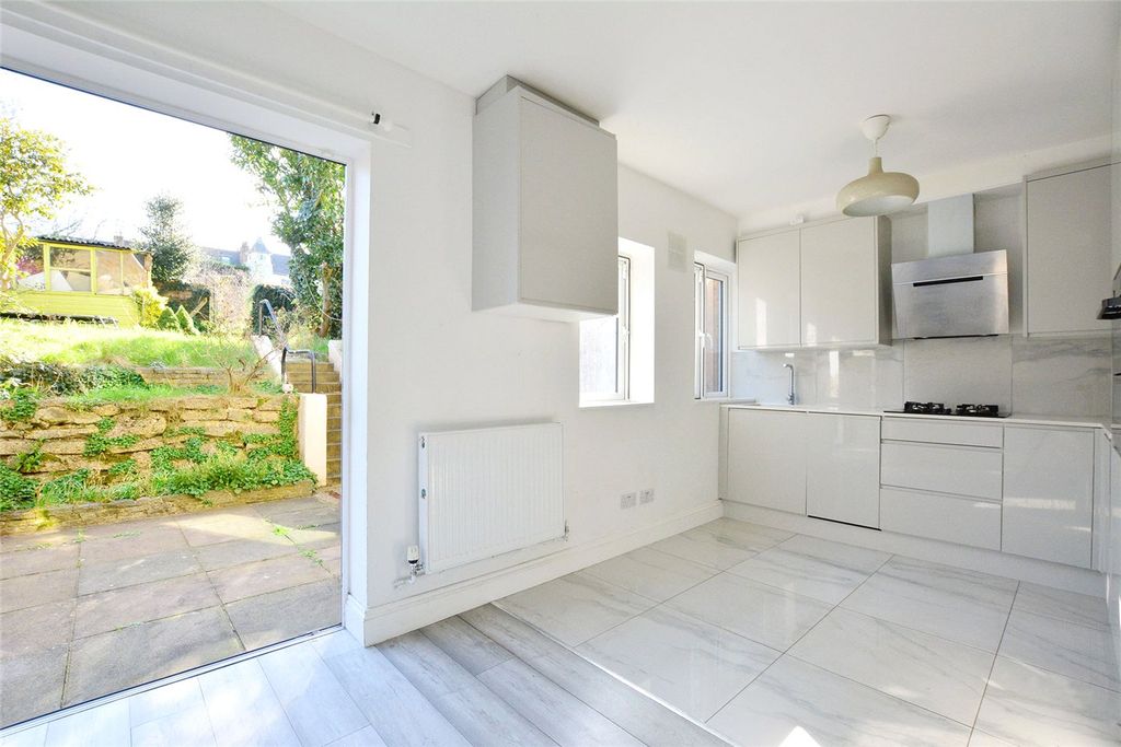 Property photo 2 of 20 Picture No. 15